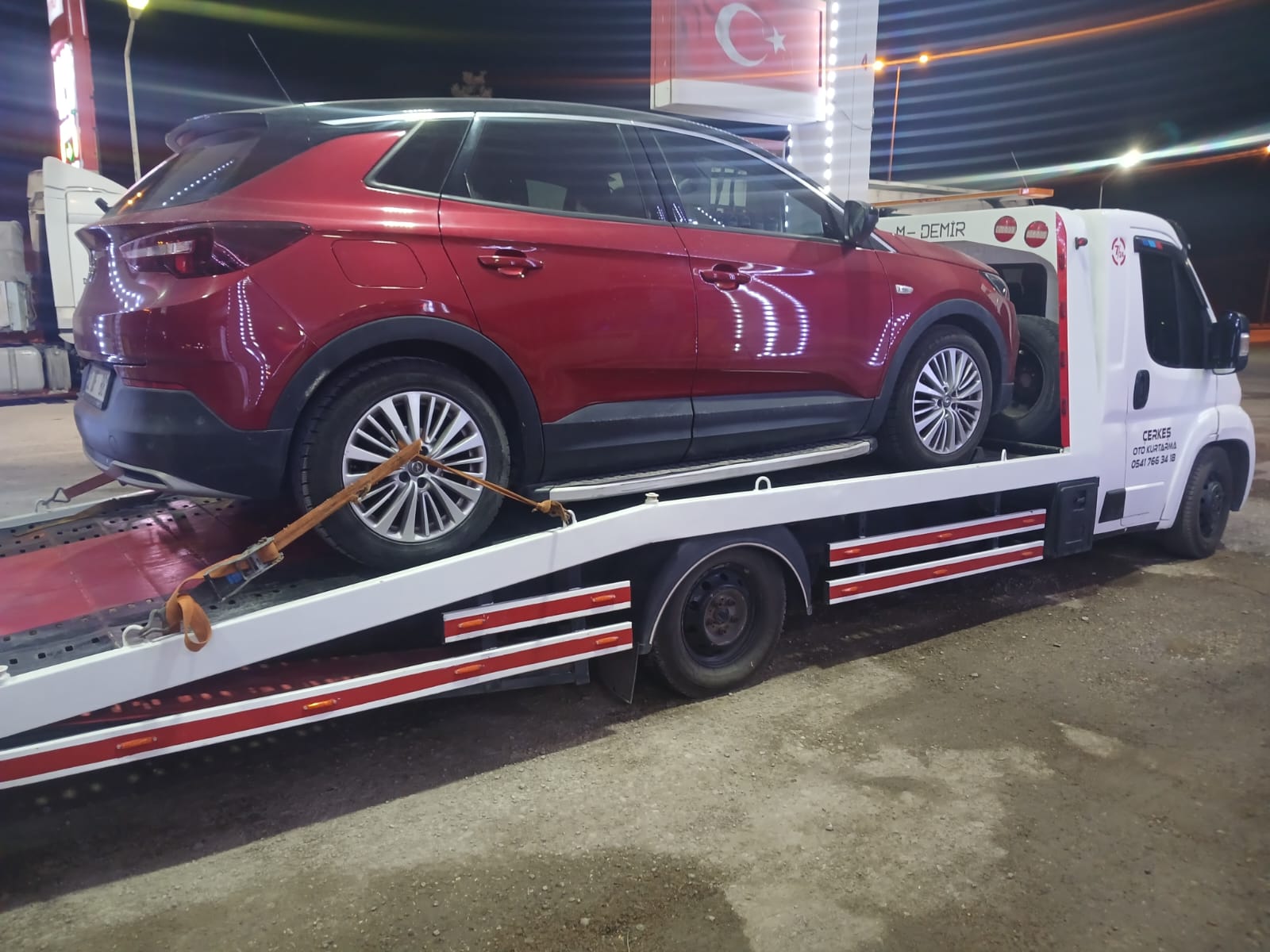 Yolda çekici hizmeti